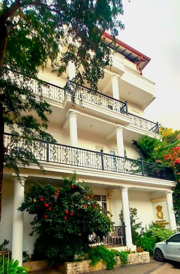 Negombo New Queen'S Palace Hotel Exterior photo